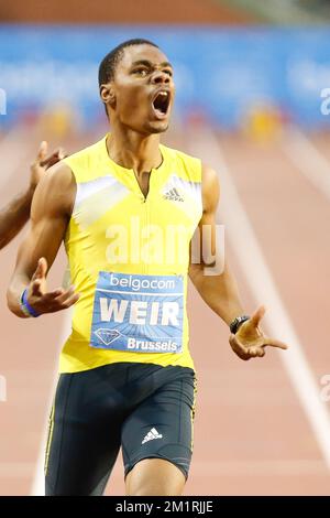 Warren Weir de la Jamaïque célèbre en franchissant la ligne d'arrivée pour remporter l'épreuve Men 200m et le classement de la ligue des diamants lors de la rencontre Memorial Van Damme Athletics, dernière étape de la ligue des diamants de l'IAAF, au stade Roi Baudouin (Boudewijnstadion/ Stade Roi Baudouin) à Bruxelles, le vendredi 06 septembre 2013. BELGA PHOTO BRUNO FAHY Banque D'Images