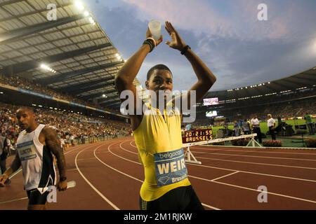 Warren Weir de la Jamaïque célèbre en franchissant la ligne d'arrivée pour remporter l'épreuve Men 200m et le classement de la ligue des diamants lors de la rencontre Memorial Van Damme Athletics, dernière étape de la ligue des diamants de l'IAAF, au stade Roi Baudouin (Boudewijnstadion/ Stade Roi Baudouin) à Bruxelles, le vendredi 06 septembre 2013. BELGA PHOTO VIRGINIE LEFOUR Banque D'Images