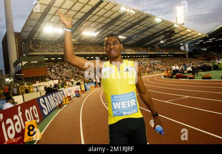 Warren Weir de la Jamaïque célèbre en franchissant la ligne d'arrivée pour remporter l'épreuve Men 200m et le classement de la ligue des diamants lors de la rencontre Memorial Van Damme Athletics, dernière étape de la ligue des diamants de l'IAAF, au stade Roi Baudouin (Boudewijnstadion/ Stade Roi Baudouin) à Bruxelles, le vendredi 06 septembre 2013. BELGA PHOTO VIRGINIE LEFOUR Banque D'Images