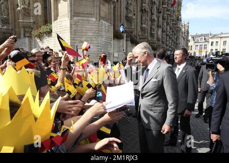 Roi Philippe - Filip de Belgique photographié lors de l'entrée joyous-Blijde Intrede-Joyeuse entrée du roi Filip et de la reine Mathilde pour se présenter au public dans les différentes capitales provinciales, à Louvain, Brabant flamand, vendredi 06 septembre 2013. BELGA PHOTO NICOLAS MATERLINCK Banque D'Images