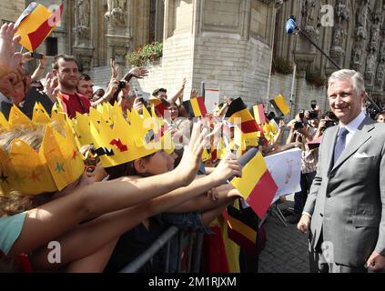 Roi Philippe - Filip de Belgique photographié lors de l'entrée joyous-Blijde Intrede-Joyeuse entrée du roi Filip et de la reine Mathilde pour se présenter au public dans les différentes capitales provinciales, à Louvain, Brabant flamand, vendredi 06 septembre 2013. BELGA PHOTO NICOLAS MATERLINCK Banque D'Images