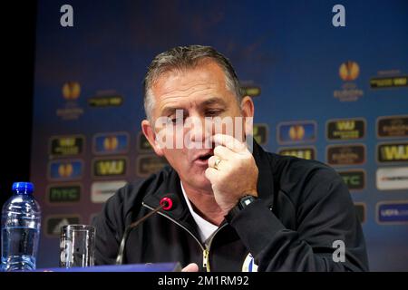 Owen Coyle, entraîneur-chef de Wigan, photographié lors d'une conférence de presse du club anglais de football de wigan Athletic, au stade de Brugge, le mercredi 18 septembre 2013. Jeudi, Wigan jouera contre l'équipe belge de football de première division Zulte Waregem dans le groupe D, le premier jour de la phase de groupe du tournoi Europa League. BELGA PHOTO KURT DESPLENTER Banque D'Images