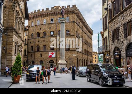 Colonna della Giustizia (colonne de justice) sur la Piazza di Santa Trinita à Florence, Toscane, Italie Banque D'Images