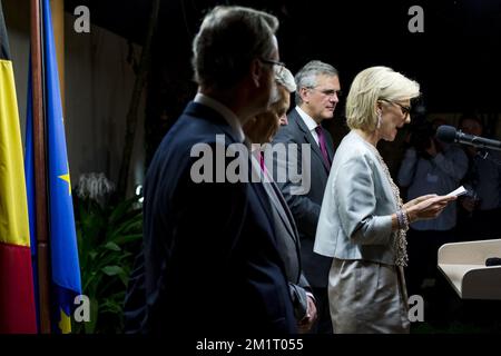 20131021 - LUANDA, ANGOLA : la Princesse Astrid de Belgique prononce un discours à la Résidence de l'Ambassadeur lors de la réception belge, à Luada, Angola, le lundi 21 octobre 2013. La princesse Astrid est en mission économique de sept jours en Angola et en Afrique du Sud, c'est la première mission dirigée par la princesse Astrid depuis que son frère Philippe est roi. BELGA PHOTO DIRK WAEM Banque D'Images