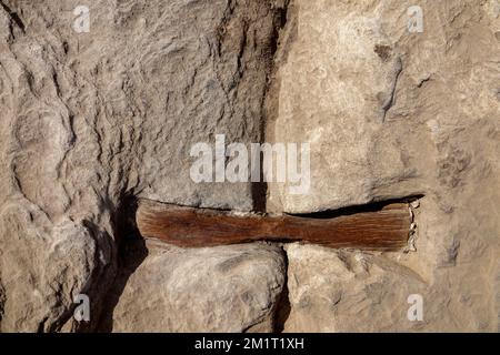 Une liaison en pierre à queue d'aronde au Temple de Haroeris et Sobek à Kom Ombo dans la vallée du Nil, en haute-Égypte Banque D'Images