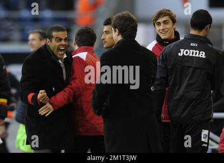 20131103 - GAND, BELGIQUE : l'entraîneur-chef de Standard Guy Luzon célèbre après avoir remporté le match Jupiler Pro League entre KAA Gent et Standard de Liège, à Gand, le dimanche 03 novembre 2013, le jour 14 du championnat belge de football. BELGA PHOTO JOHN THYS Banque D'Images