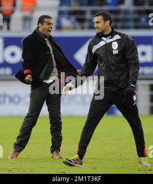 20131103 - GAND, BELGIQUE : l'entraîneur-chef de Standard Guy Luzon célèbre après avoir remporté le match Jupiler Pro League entre KAA Gent et Standard de Liège, à Gand, le dimanche 03 novembre 2013, le jour 14 du championnat belge de football. BELGA PHOTO JOHN THYS Banque D'Images