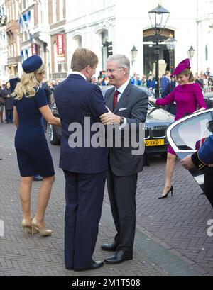 8-11-2013 LE roi DE LA HAYE Philippe et la reine Mathilde de Belgique visitent le roi hollandais Willem Alexander et la reine Maxima au palais de Noordeinde au cours d'une visite d'une journée. ROBIN UTRECHT Banque D'Images