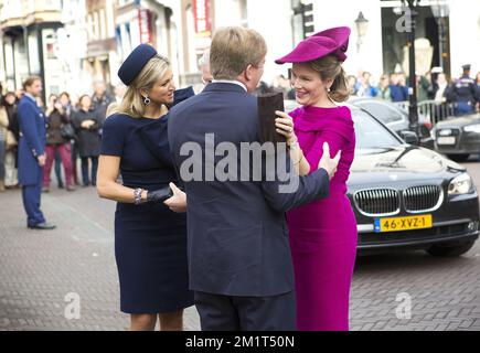 8-11-2013 LE roi DE LA HAYE Philippe et la reine Mathilde de Belgique visitent le roi hollandais Willem Alexander et la reine Maxima au palais de Noordeinde au cours d'une visite d'une journée. ROBIN UTRECHT Banque D'Images