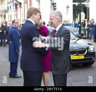 8-11-2013 LE roi DE LA HAYE Philippe et la reine Mathilde de Belgique visitent le roi hollandais Willem Alexander et la reine Maxima au palais de Noordeinde au cours d'une visite d'une journée. ROBIN UTRECHT Banque D'Images