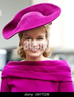 8-11-2013 LE roi DE LA HAYE Philippe et la reine Mathilde de Belgique visitent le roi hollandais Willem Alexander et la reine Maxima au palais de Noordeinde au cours d'une visite d'une journée. ROBIN UTRECHT Banque D'Images