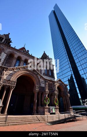 Trinity Church of Boston et 200 Clarendon, John Hancock Tower, Copley Square, Boston, Massachusetts, ÉTATS-UNIS Banque D'Images