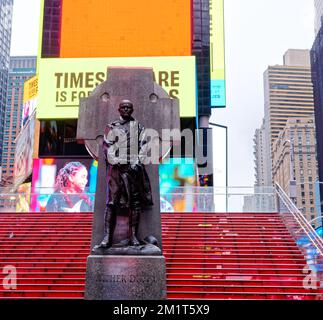 Statue du Père Duffy dans Times Square Banque D'Images