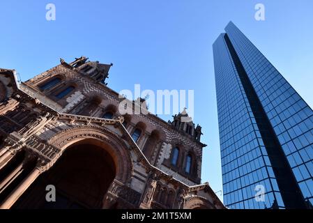 Trinity Church of Boston et 200 Clarendon, John Hancock Tower, Copley Square, Boston, Massachusetts, ÉTATS-UNIS Banque D'Images