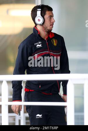 20131115 - BRUXELLES, BELGIQUE: L'Eden Hazard de Belgique arrive pour une session de formation de l'équipe nationale belge de football Red Devils à Bruxelles, le vendredi 15 novembre 2013. Hier, ils ont joué la Colombie et ils joueront le Japon sur 19 novembre dans des jeux amicaux. BELGA PHOTO VIRGINIE LEFOUR Banque D'Images