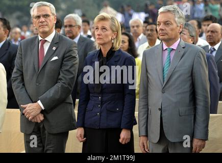 20131126 - MUMBAI, INDE : Le ministre-président flamand Kris Peeters, la princesse Astrid de Belgique et le vice-premier ministre et ministre des Affaires étrangères Didier Reynders photographiés lors de la cérémonie de commémoration des attentats terroristes de 2008 à Mumbai, Inde, le mardi 26 novembre 2013, le troisième jour d'une mission économique de la princesse belge Astrid en Inde. BELGA PHOTO ERIC LALMAND Banque D'Images