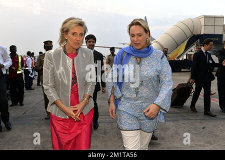 20131128 - CHENNAI, INDE: Princesse Astrid de Belgique et Céline Fremault, ministre de l'économie, de l'emploi, de la recherche scientifique, du commerce et du commerce extérieur de la région de Bruxelles--capitale, photographiés à leur arrivée à Chennai, Inde, jeudi 28 novembre 2013, le cinquième jour d'une mission économique de la princesse belge Astrid en Inde. BELGA PHOTO ERIC LALMAND Banque D'Images