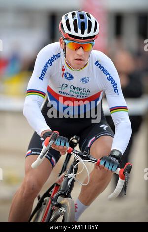 20131130 - MOL, BELGIQUE: Zdenek Stybar tchèque de team Omega Pharma - Quick Step in action lors de l'édition 5th du Cyclocross Boonen & Friends, samedi 30 décembre 2013 à mol. BELGA PHOTO DAVID STOCKMAN Banque D'Images