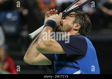 20131211 - ANVERS, BELGIQUE: Français Henri Leconte photographié en action pendant Kim Clijsters Invitational, un gala de tennis, à Anvers, le mercredi 11 décembre 2013. BELGA PHOTO THIERRY ROGE Banque D'Images