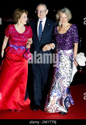 1-2-2014 ROTTERDAM PAYS-BAS Prinses Margriet avec le Prince Pieter van Vollenhoven et la princesse Irene arrive pour la fête de célébration pour la reine Beatrix pour remercier nourri d'être 33 ans la reine des pays-Bas COPYRIGHT ROBIN UTRECHT Banque D'Images