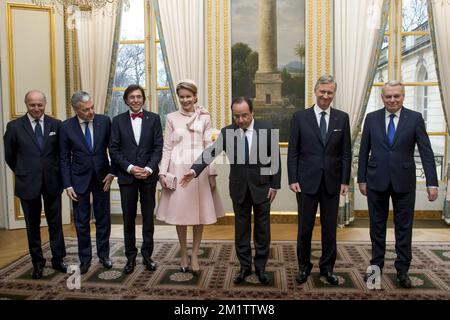 20140206 - PARIS, FRANCE : le ministre français des Affaires étrangères Laurent Fabius, le vice-premier ministre belge et ministre des Affaires étrangères Didier Reynders, le premier ministre belge Elio Di Rupo, la reine Mathilde de Belgique, le président français François Hollande, le roi Philippe - Filip de Belgique et Jean-Marc Ayrault, Le Ministre Président de la République française en photo lors de la visite officielle à l'étranger du nouveau Roi et de la Reine de Belgique, au Président de la République française François Hollande à Paris, en France, le jeudi 06 février 2014. BELGA PHOTO POOL FREDERIC SIERAKOWSKI Banque D'Images