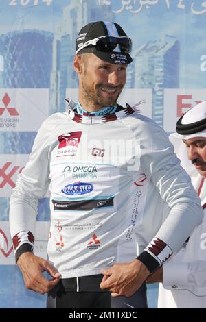 20140212 - AL KHOR CORNICHE, QATAR: Leader dans le classement des points belge Tom Boonen de l'équipe Omega Pharma - Quick Step célèbre sur le podium après avoir remporté la quatrième étape de la course cycliste Qatar Tour 2014, à 135 km de Dukhan à Mesaieed, Qatar, mercredi 12 février 2014. Le Qatar Tour 2014 aura lieu du 9 au 14 février. Banque D'Images