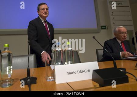 20140212 - BRUXELLES, BELGIQUE: Le président de la Banque centrale européenne Mario Draghi arrive pour une conférence de presse à l'occasion du 20th anniversaire de l'Institut monétaire européen, à Bruxelles, à la banque nationale belge BNB / NBB, le mercredi 12 février 2014. BELGA PHOTO KRISTOF VAN ACCOM Banque D'Images