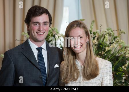 20140215 - BRUXELLES, BELGIQUE: Le Prince Amedeo pose avec sa fiancée Elisabetta Rosboch von Wolkenstein le jour de l'engagement du prince belge Amedeo (petit-fils du roi Albert II) avec Elisabetta Rosboch von Wolkenstein, dans la résidence de Schonenberg (résidence des parents d'Amedeo), à Bruxelles, le samedi 15 février 2014. Le prince Amedeo, 27 ans, et le journaliste italien vivent à New York. BELGA PHOTO FREDERIC SIERAKOWSKI Banque D'Images