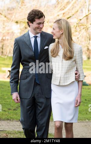 20140215 - BRUXELLES, BELGIQUE: Le Prince Amedeo pose avec sa fiancée Elisabetta Rosboch von Wolkenstein le jour de l'engagement du prince belge Amedeo (petit-fils du roi Albert II) avec Elisabetta Rosboch von Wolkenstein, dans la résidence de Schonenberg (résidence des parents d'Amedeo), à Bruxelles, le samedi 15 février 2014. Le prince Amedeo, 27 ans, et le journaliste italien vivent à New York. BELGA PHOTO FREDERIC SIERAKOWSKI Banque D'Images