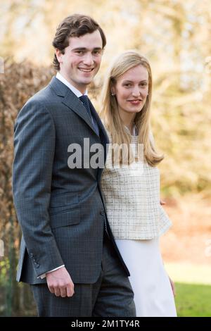 20140215 - BRUXELLES, BELGIQUE: Le Prince Amedeo pose avec sa fiancée Elisabetta Rosboch von Wolkenstein le jour de l'engagement du prince belge Amedeo (petit-fils du roi Albert II) avec Elisabetta Rosboch von Wolkenstein, dans la résidence de Schonenberg (résidence des parents d'Amedeo), à Bruxelles, le samedi 15 février 2014. Le prince Amedeo, 27 ans, et le journaliste italien vivent à New York. BELGA PHOTO FREDERIC SIERAKOWSKI Banque D'Images