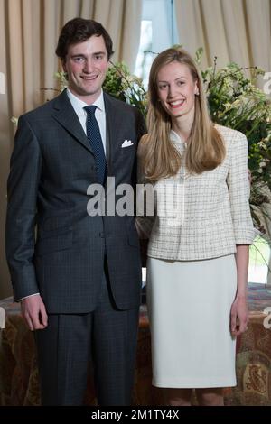 20140215 - BRUXELLES, BELGIQUE: Le Prince Amedeo pose avec sa fiancée Elisabetta Rosboch von Wolkenstein le jour de l'engagement du prince belge Amedeo (petit-fils du roi Albert II) avec Elisabetta Rosboch von Wolkenstein, dans la résidence de Schonenberg (résidence des parents d'Amedeo), à Bruxelles, le samedi 15 février 2014. Le prince Amedeo, 27 ans, et le journaliste italien vivent à New York. BELGA PHOTO FREDERIC SIERAKOWSKI Banque D'Images