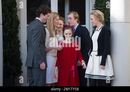 20140215 - BRUXELLES, BELGIQUE : le Prince Amedeo, Elisabetta Rosboch von Wolkenstein, la princesse Luisa Maria, la princesse Laetitia Maria, le prince Joachim et la princesse Maria Laura photographiés lors de l'engagement du prince belge Amedeo (petit-fils du roi Albert II) avec Elisabetta Rosboch von Wolkenstein, dans la résidence de Schonenberg (la résidence des parents d'Amedeo), À Bruxelles, le samedi 15 février 2014. Le prince Amedeo, 27 ans, et le journaliste italien vivent à New York. BELGA PHOTO FREDERIC SIERAKOWSKI Banque D'Images