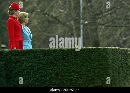 20140217 - BERLIN, ALLEMAGNE: La reine Mathilde de Belgique et Daniela Schadt photographiés lors de la visite officielle à l'étranger du nouveau roi et de la reine de Belgique, à Berlin, la capitale de l'Allemagne, le lundi 17 février 2014. BELGA PHOTO BENOIT DOPPAGNE Banque D'Images