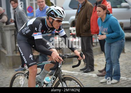 Niki Terpstra néerlandais de l'équipe Omega Pharma - Quick Step in action lors de l'édition 69th de la course cycliste « DWars Door Vlaanderen », à 200,8 km de Roeselare à Waregem. Banque D'Images