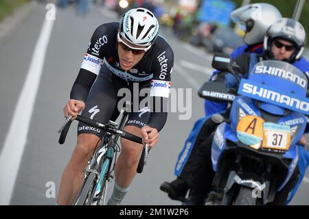 Niki Terpstra néerlandais de l'équipe Omega Pharma - Quick Step in action lors de l'édition 69th de la course cycliste « DWars Door Vlaanderen », à 200,8 km de Roeselare à Waregem. Banque D'Images