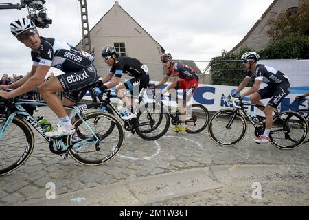 Italien Matteo Trentin de l'équipe Omega Pharma - Quick Step, britannique Geraint Thomas de Team Sky, German Marcus Burghardt de BMC Racing Team et Tchèque Zdenek Stybar de l'équipe Omega Pharma - Quick Step photographié en action dans la difficulté Paterberg dans le 'ronde van Vlaanderen - Tour des Flandres - Tour de Flandre' course cycliste d'une journée, à 259 KM de Bruges à Oudenarde, Dimanche 06 avril 2014. Banque D'Images