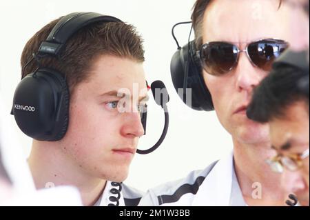 Le Belge Stoffel Vandoorne a photographié la deuxième journée des essais de Formule 1 le mercredi 09 avril 2014 à Sakhir, Bahreïn. Le pilote belge Stoffel Vandoorne était censé tester McLaren, mais le danois Kevin Magnussen va conduire à la place. Banque D'Images