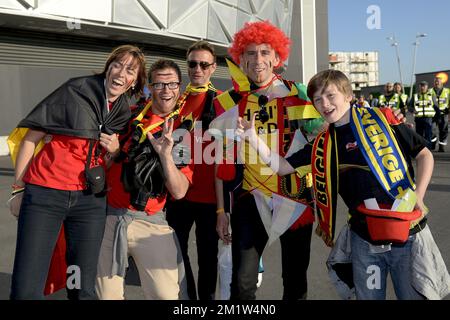 Les fans belges photographiés avant un match amical entre l'équipe nationale belge de football Red Devils et l'équipe nationale suédoise de football dans l'arène Friends, dimanche 01 juin 2014, à Solna, en Suède. Les Red Devils belges préparent la coupe du monde du Brésil 2014 lors d'un camp d'entraînement en Suède. Banque D'Images