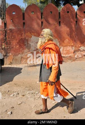 Un saint homme dans une rue, la ville rose, Jaipur, Rajasthan, Inde Banque D'Images