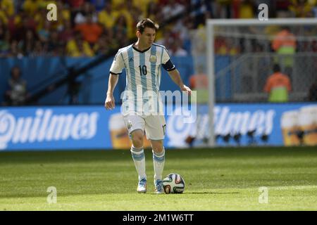 Lionel Messi d'Argentine photographié en action lors du quart de finale du match entre l'équipe nationale belge de football Red Devils et l'Argentine, dans l'Estadio Nacional Mane Garrincha, à Brasilia, au Brésil, lors de la coupe du monde de la FIFA 2014, samedi 05 juillet 2014. BELGA PHOTO DIRK WAEM Banque D'Images