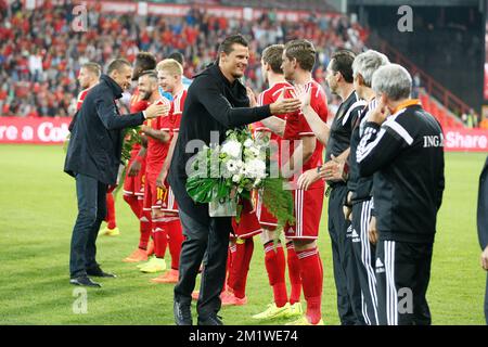20140904 - BRUXELLES, BELGIQUE: Les anciens Red Devils Timmy Simons et Daniel Van Buyten ont été honorés lors d'un match amical entre l'équipe nationale belge de football Red Devils et l'équipe nationale australienne de football Socceroos, jeudi 04 septembre 2014, à Bruxelles. BELGA PHOTO BRUNO FAHY Banque D'Images