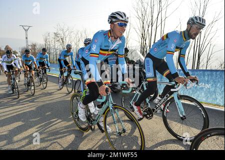 Le belge Sep Vanmarcke et le belge Tom Boonen photographiés lors d'une session d'entraînement de l'équipe belge aux championnats du monde de cyclisme de l'UCI à Ponferrada, Espagne, le jeudi 25 septembre 2014. Banque D'Images