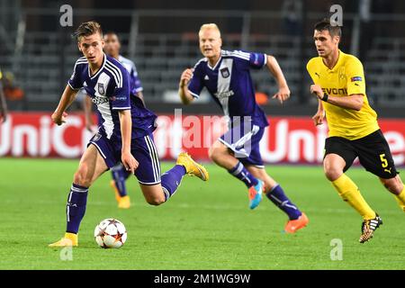 Dennis Praet d'Anderlecht, Olivier Deschacht d'Anderlecht et Sebastian Kehl de Dortmund se battent pour le ballon lors d'un match de la Ligue des champions de l'UEFA entre l'équipe belge RSC Anderlecht et l'équipe allemande Borussia Dortmund, à Bruxelles, dans le stade constant Vanden stock, le deuxième jour de la compétition de groupe, Dans le groupe D, mercredi 01 octobre 2014. Banque D'Images