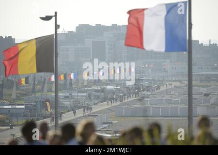 20141004 - LE HAVRE, FRANCE : illustration des drapeaux belges et français lors d'une cérémonie du 100th anniversaire de la première Guerre mondiale, samedi 04 octobre 2014, au Havre, France. BELGA PHOTO POOL DIDIER LEBRUN Banque D'Images