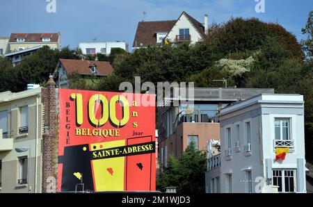 20141004 - LE HAVRE, FRANCE: L'illustration montre une affiche portant la mention "100 ans Sainte adresse" lors d'une cérémonie pour le 100th anniversaire de la première Guerre mondiale, samedi 04 octobre 2014, au Havre, France. BELGA PHOTO ERIC LALMAND Banque D'Images