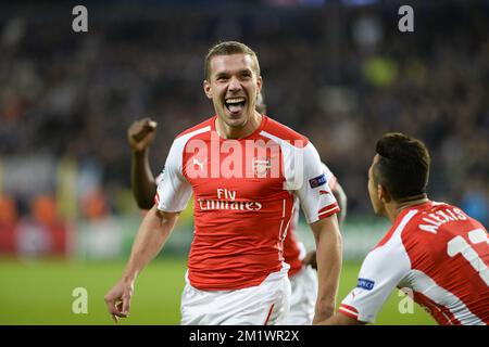 Lukas Podolski d'Arsenal célèbre après avoir marqué un troisième match de groupe entre le RSCA Anderlecht et l'équipe anglaise Arsenal, dans le groupe D de l'UEFA Champions League, mercredi 22 octobre 2014. BELGA PHOTO LAURIE DIEFFEMBACQ Banque D'Images