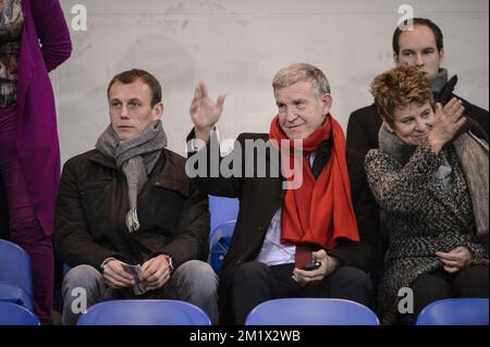 20141109 - GENK, BELGIQUE : Axel Lawaree (agent joueur) et le président de Standard Roland Duchatelet photographiés lors du match de la Jupiler Pro League entre KRC Genk et Standard de Liège, à Genk, dimanche 09 novembre 2014, le 15 jour du championnat belge de football. BELGA PHOTO NICOLAS LAMBERT Banque D'Images