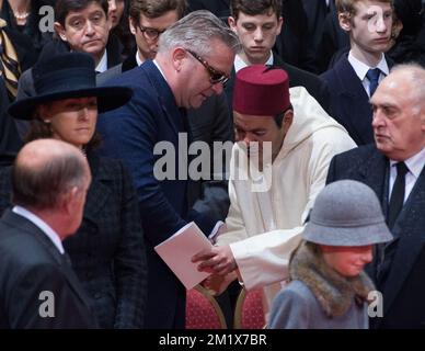 20141212 - BRUXELLES, BELGIQUE : Princesse Claire de Belgique, prince Laurent de Belgique et prince Moulay Rachid du Maroc photographié lors de la cérémonie funéraire de la reine Fabiola à la cathédrale Saint Michel et Saint Gudula (cathédrale Saint Michel et Gudule / Sint-Michiels- en Sint-Goedele kathedraal) à Bruxelles, le vendredi 12 décembre 2014. La reine Fabiola de Mora y Aragon, veuve du roi belge Boudewijn - Baudouin, est décédée le vendredi 5 décembre à l'âge de 86 ans. BELGA PHOTO BENOIT DOPPAGNE Banque D'Images