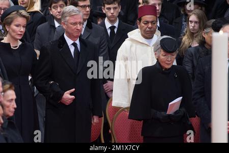 20141212 - BRUXELLES, BELGIQUE: Roi Philippe - Filip de Belgique, reine Mathilde de Belgique, prince Moulay Rachid du Maroc et impératrice japonaise Michiko photographiée lors de la cérémonie funéraire de la reine Fabiola à la cathédrale Saint Michel et Saint Gudula (cathédrale Saint Michel et Gudule / Sint-Michiels- en Sint-goedraleele) À Bruxelles, le vendredi 12 décembre 2014. La reine Fabiola de Mora y Aragon, veuve du roi belge Boudewijn - Baudouin, est décédée le vendredi 5 décembre à l'âge de 86 ans. BELGA PHOTO BENOIT DOPPAGNE Banque D'Images