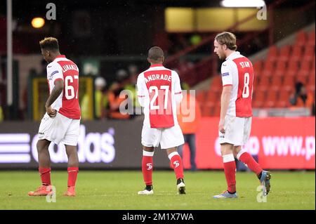 20141211 - LIEGE, BELGIQUE : Tortol Lumanza de Standard, Darwin Andrade de de Standard et Ronnie Stam de Standard photographiés après un match entre Standard de Liège et l'équipe néerlandaise Feyenoord le dernier jour de la phase de groupe du tournoi Europa League, dans le groupe G, au stade de Liège, jeudi 11 décembre 2014. BELGA PHOTO YORICK JANSENS Banque D'Images